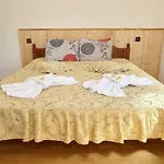 Vazrozhdenski Kashti Guest house