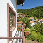 Guest house Vazrozhdenski Kashti Manastir
