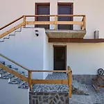 Vazrozhdenski Kashti Guest house *