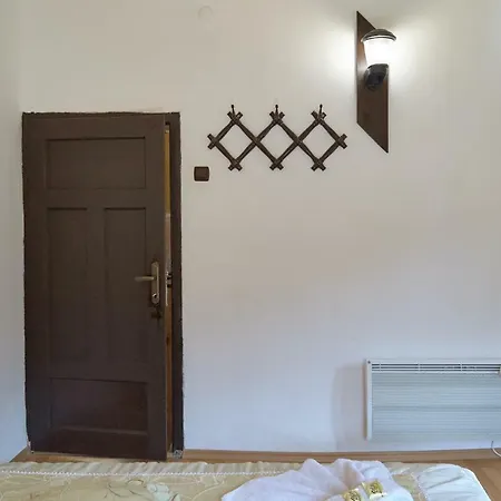 Vazrozhdenski Kashti Pensjonat Manastir