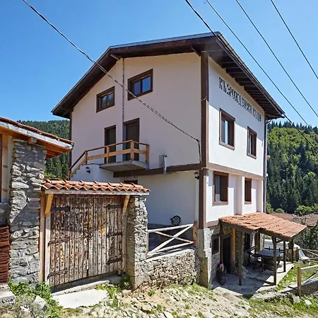 Guest house Vazrozhdenski Kashti Manastir