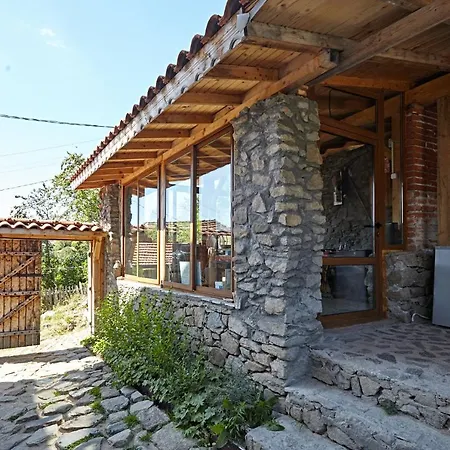 Guest house Vazrozhdenski Kashti Manastir