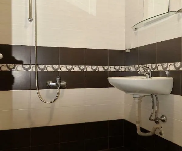 Vazrozhdenski Kashti Guest house *