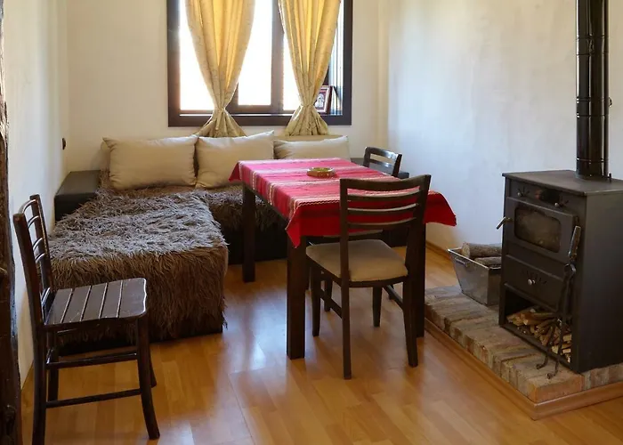 Guest house Vazrozhdenski Kashti Manastir