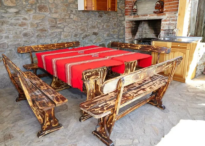 Vazrozhdenski Kashti Guest house *