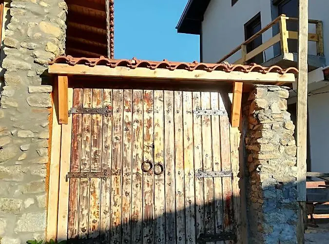 Guest house Vazrozhdenski Kashti Manastir