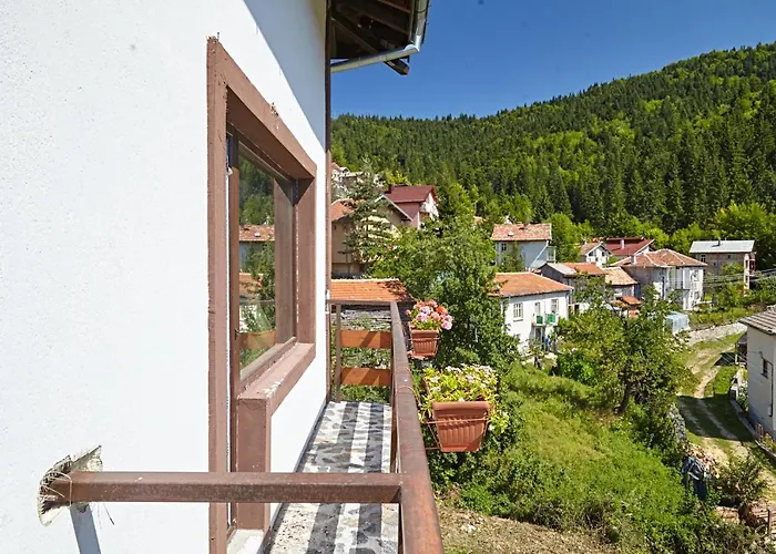 Guest house Vazrozhdenski Kashti Manastir