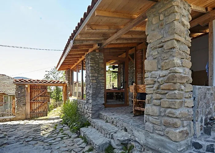 Vazrozhdenski Kashti Guest house *