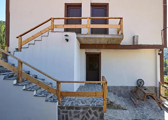 Vazrozhdenski Kashti Guest house *